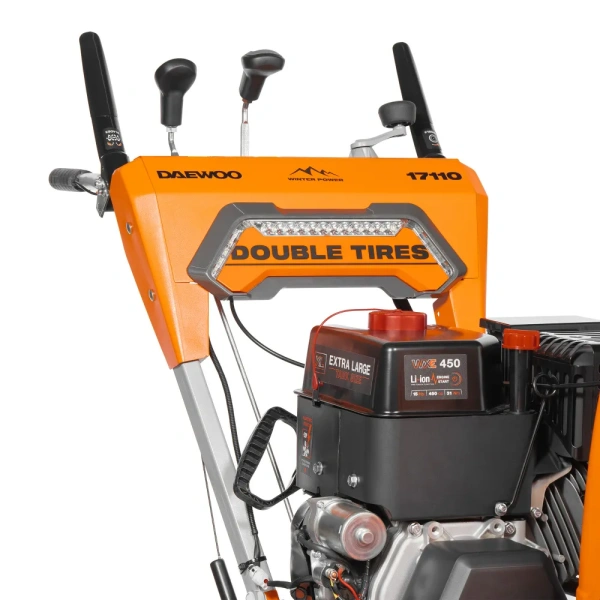 Снегоуборщик бензиновый DAEWOO DAST 17110 (LCT) Снегоуборщик бензиновый DAEWOO DAST 17110 (LCT)