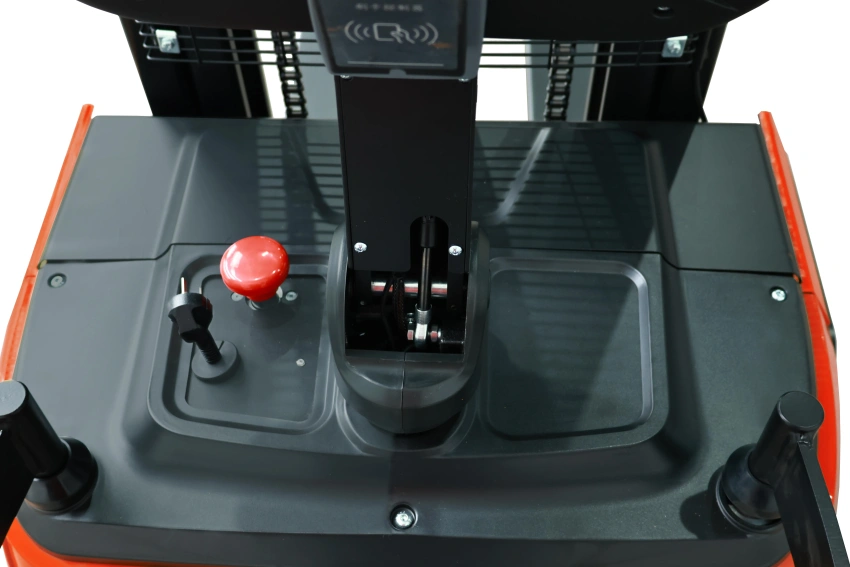 Штабелер самоходный с платформой оператора Shtapler QDR 1630 (L150)