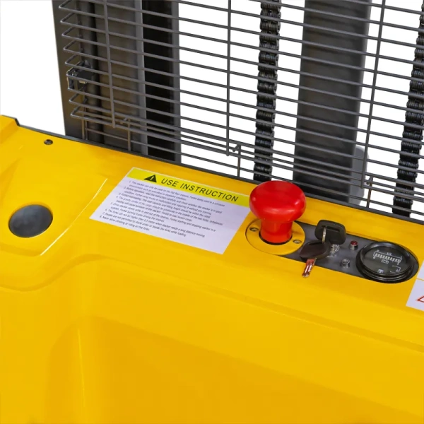 Штабелер электрический самоходный CDD15R-E (N) (1500 кг; 3,5 м; 24В / 105Ач) SMARTLIFT