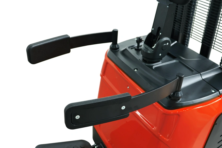 Штабелер самоходный с платформой оператора Shtapler QDR 1630 (L150)