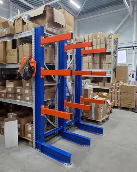 Стеллаж консольный для склада (нагрузка на консоль 500 кг, глубина 700 мм)