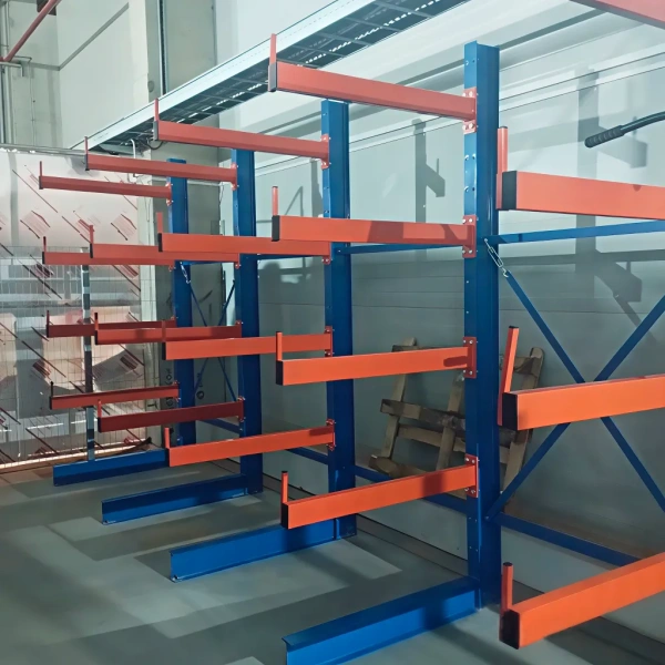 Стеллаж консольный для склада (нагрузка на консоль 500 кг, глубина 700 мм)